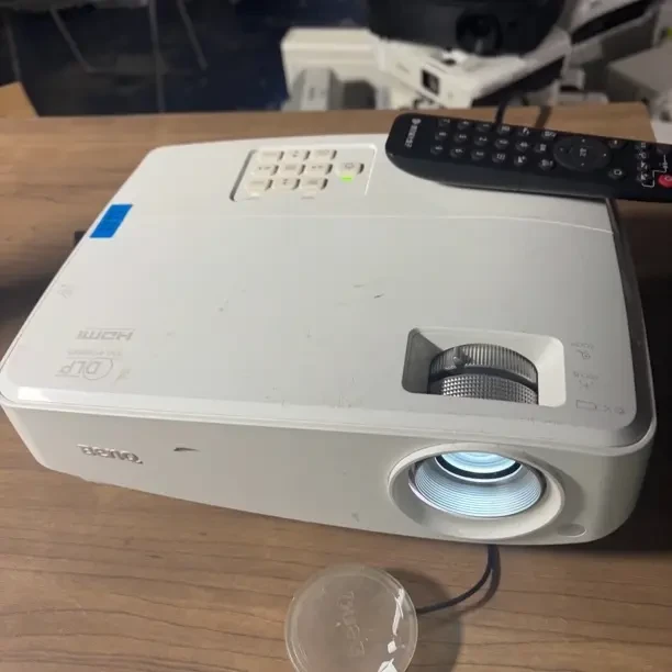 高清长焦投影仪 运费自理