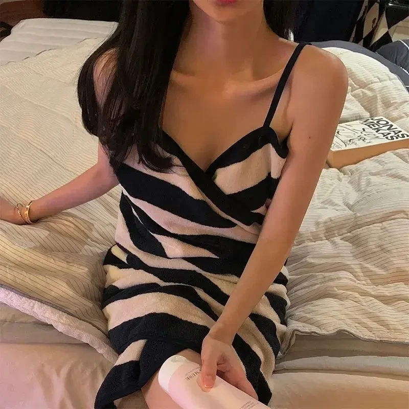 高颜值芭比睡衣穿戴式浴巾露背过夜可穿式浴巾可爱吊带浴巾ins风