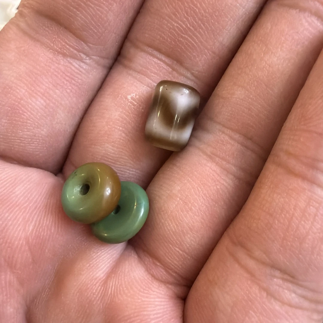 天然玛瑙桶珠油青色大孔道俏色好看