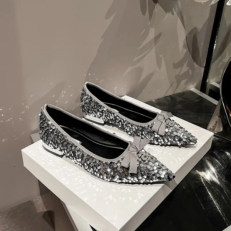春季新款尖头小香风水钻蝴蝶结亮片气质百搭平底单鞋女
