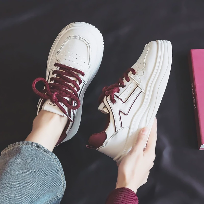 人本安可拉红小白鞋女2025秋季小众厚底百搭休闲学院风皮面板鞋女