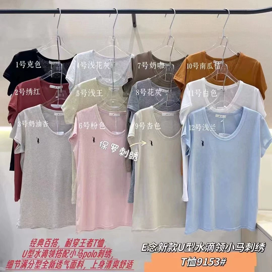 E念2721夏款宽松版型小马刺绣V领短袖T恤女纯色百搭休闲大码上衣