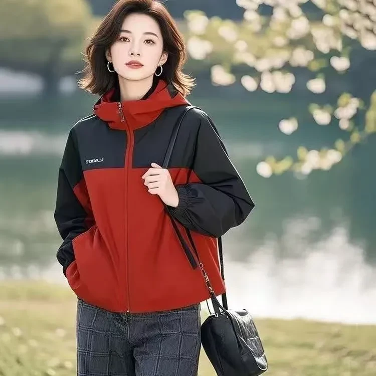 2025开春超火独特超好看小个子百搭高级感休闲红色连帽冲锋衣外套