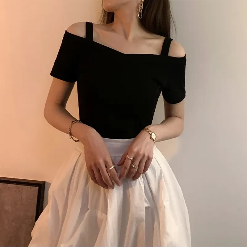 一字肩吊带黑色短袖T恤女夏2024露肩性感显瘦修身设计感上衣锁骨