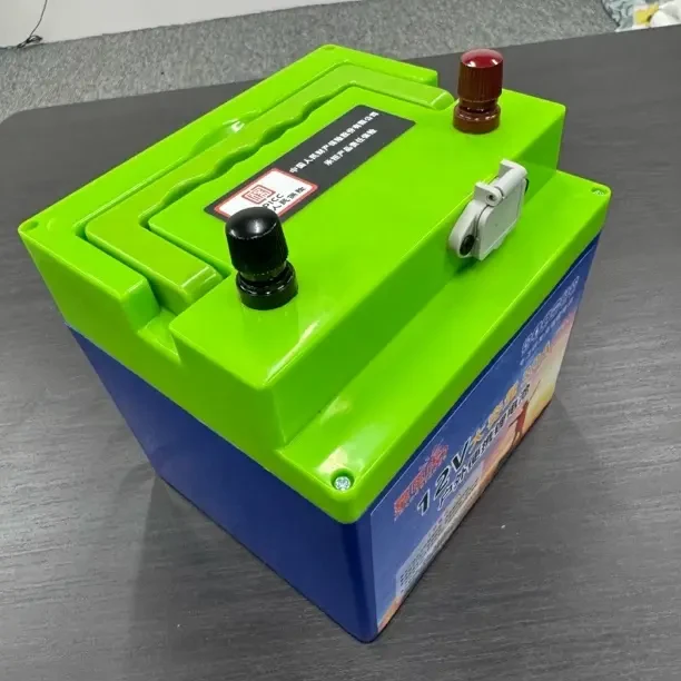 12V30安大容量大功率户外适用的三元锂电池