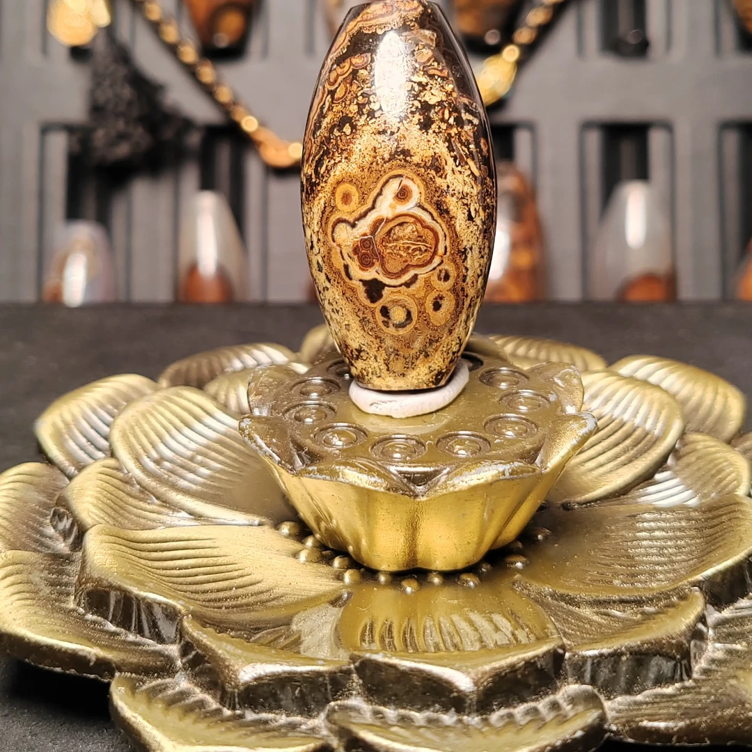 天然九眼石页岩蒙天珠新款时尚精品玛瑙玉髓摆件吊件