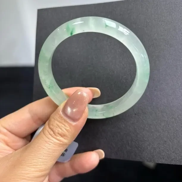 天然非洲翠白冰种美人镯