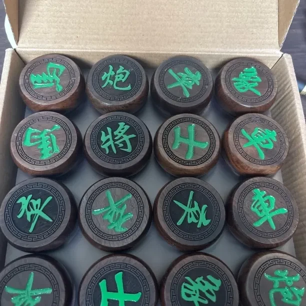 22-11皮黑4.8cm双面雕象棋