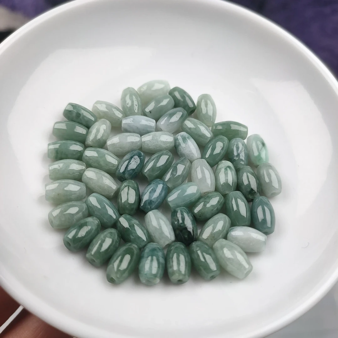 天然A货翡翠.带绿大米珠翡珠.约卡5×8mm.50颗