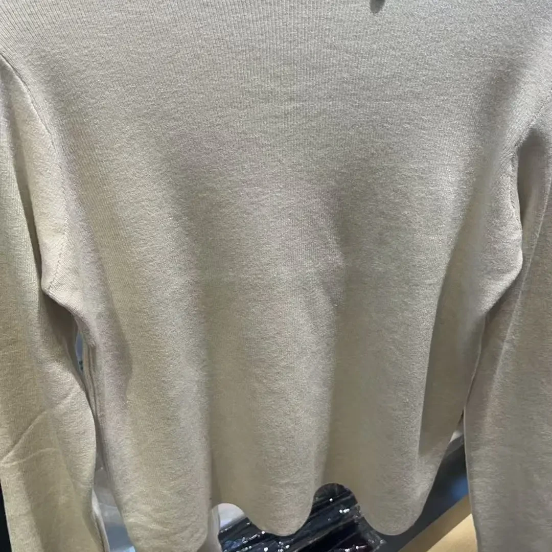 王聪银扣针织衫打底