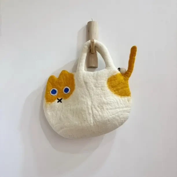 尼泊尔毛毡ins风手工毡猫咪手提包可爱小众卡通休闲包秋冬时尚款
