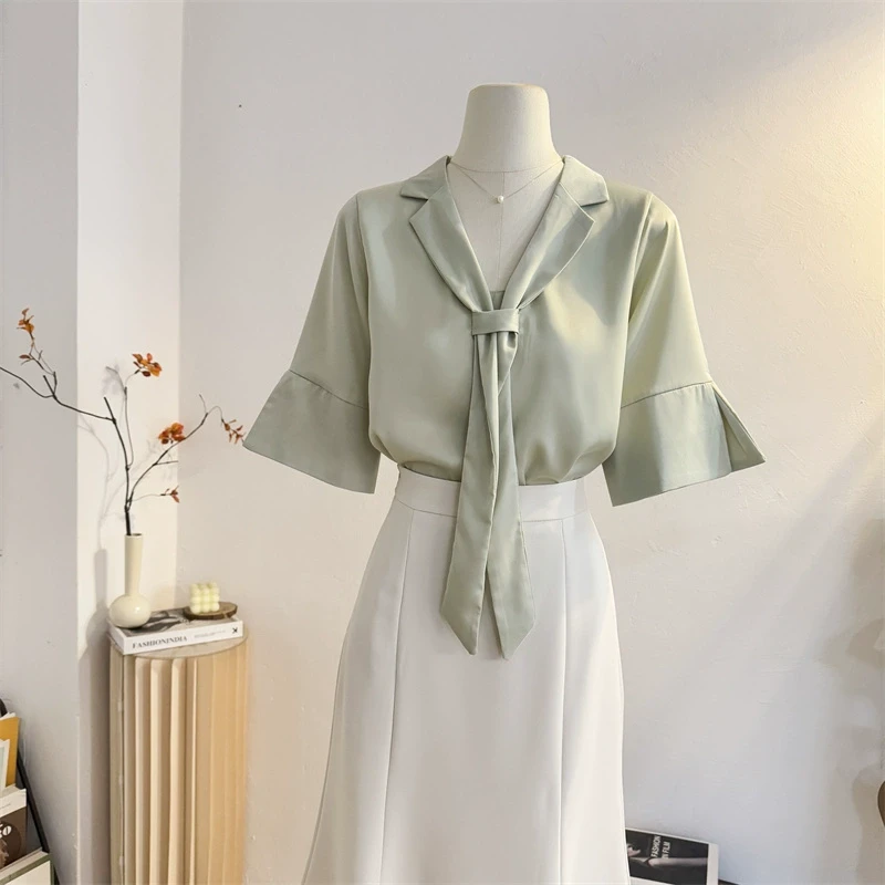 浅绿色法式V领飘带短袖衬衫女2025夏设计感气质通勤衬衣缎面上衣