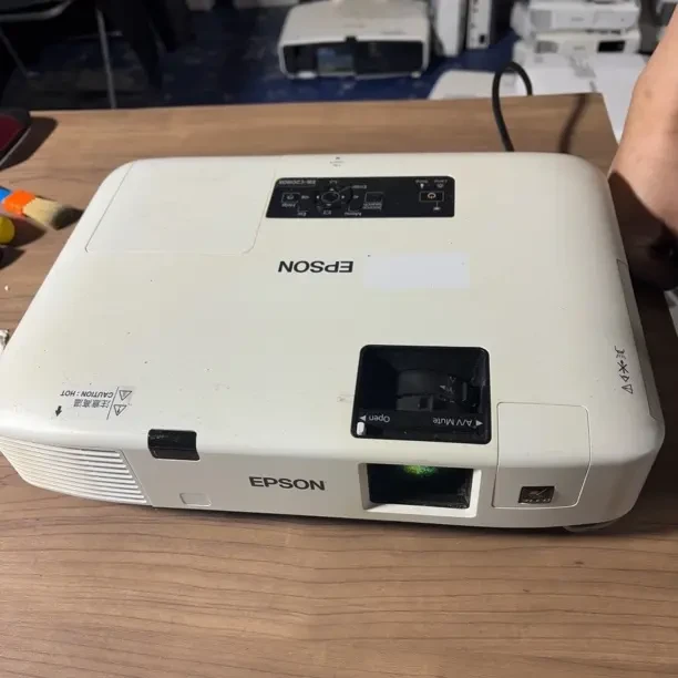 长焦高清特价投影仪  运费自理