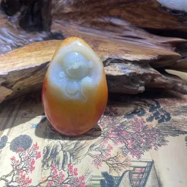 新疆和田玉，123克，弥勒佛意境雕刻.