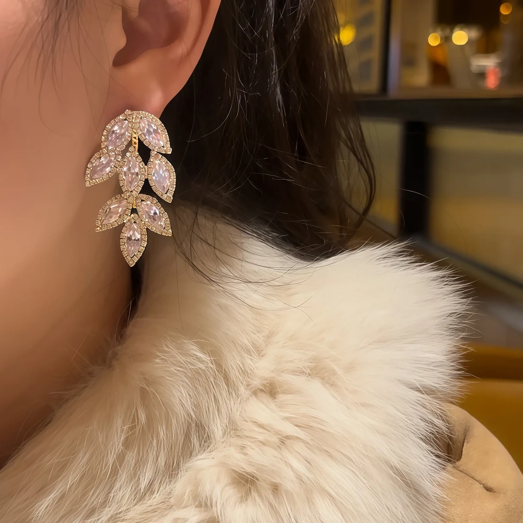 铜合金锆石耳饰 花朵叶子造型高级感小众设计日常百搭耳环