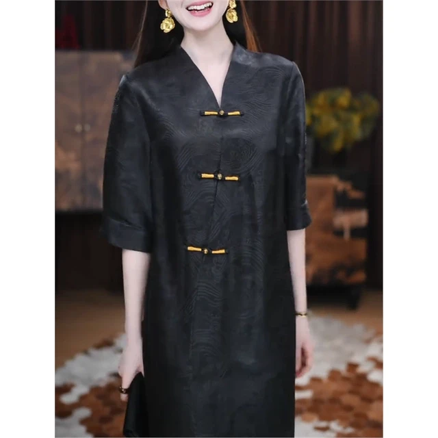 新中式复古国风盘扣V领连衣裙2025新款夏季高贵洋气宽松大码裙子