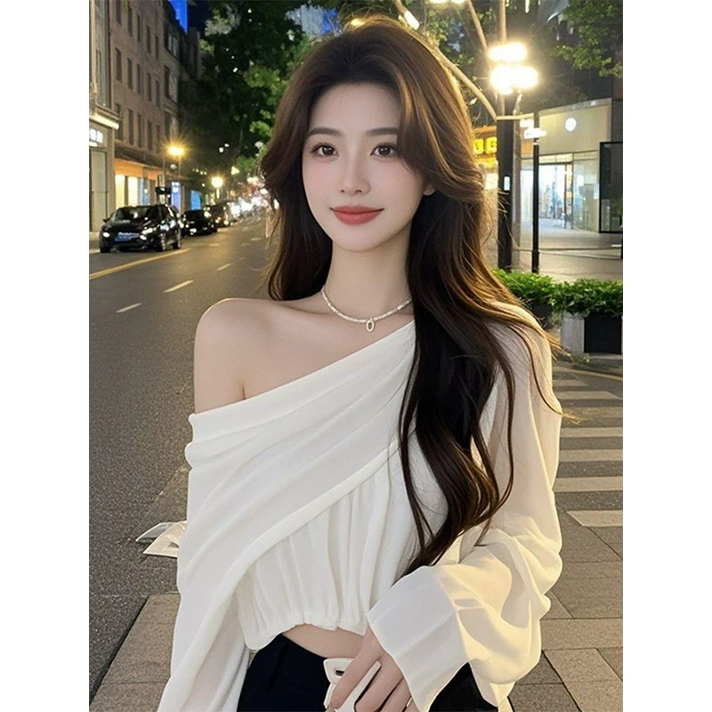 春秋慵懒风显瘦别致白色斜肩长袖上衣女法式设计感小众气质雪纺衫