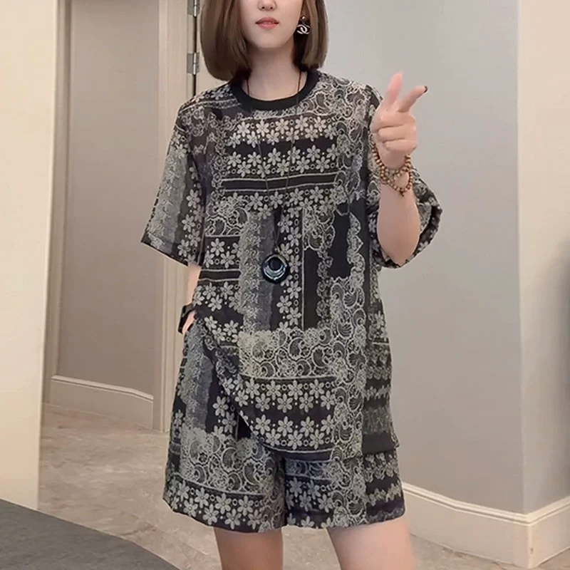 女士时尚印花休闲套装2025夏季宽松短袖圆领t恤设计感短裤俩件套