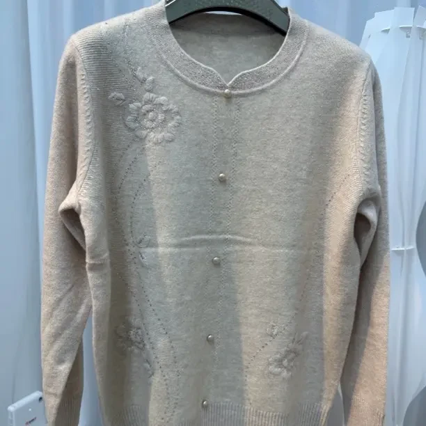 鄂尔多斯市中老年秋冬半高领绣花洋气妈妈装针织打底衫代拍