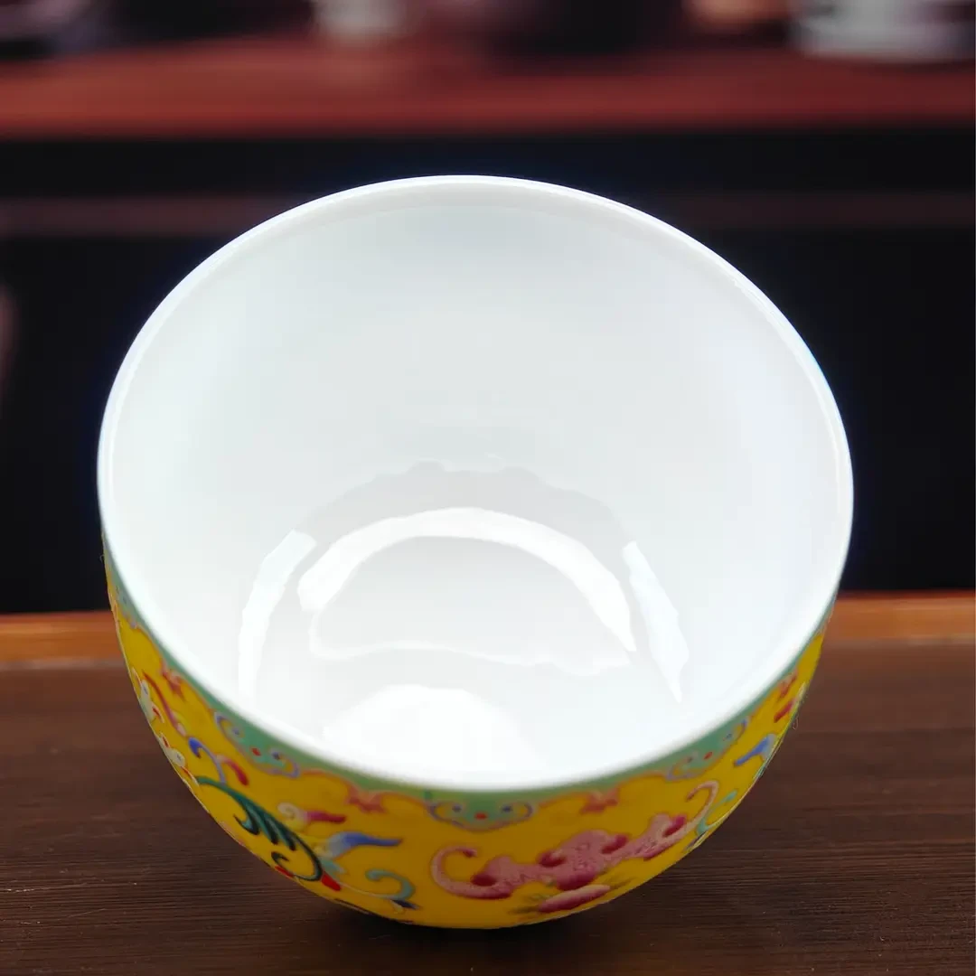 珐琅彩缠枝莲主人杯黄A93