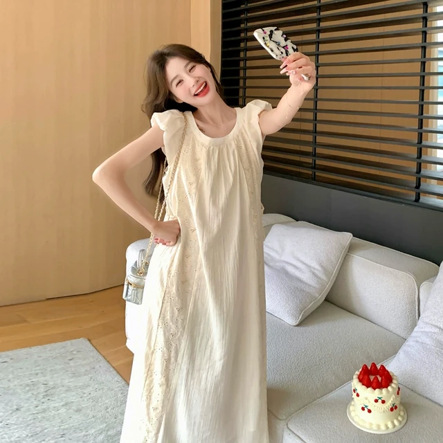 白色小飞袖连衣裙女夏2024新款法式复古别致甜美温柔风设计感长裙