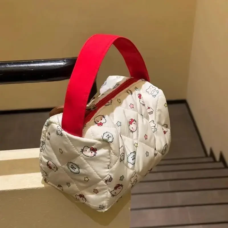 helloKitty可爱化妆包手拿包便携大容量收纳包洗漱包立体手提包LX