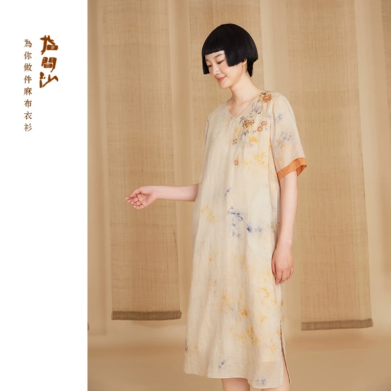 指间沙2525232女装25夏中式V领刺绣五分袖苎麻印花棉里中长连衣裙