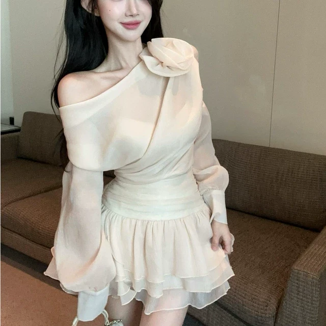 法式斜肩长袖花朵上衣女秋冬多层叠纱不规则收腰显瘦半身裙两件套