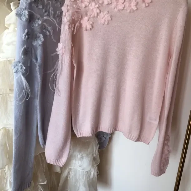 秋冬新款时尚气质简约百搭针织衫女立体钩花毛衣内搭可外穿