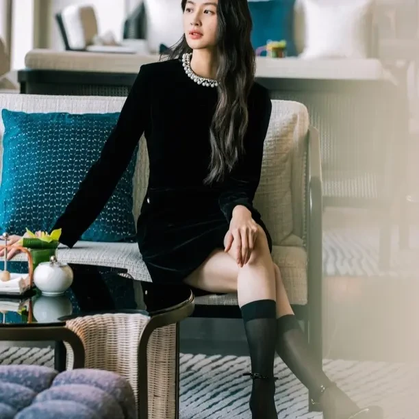 HHL丝绒挂珍珠领口法式轻奢优雅显瘦连衣裙复古时尚气质