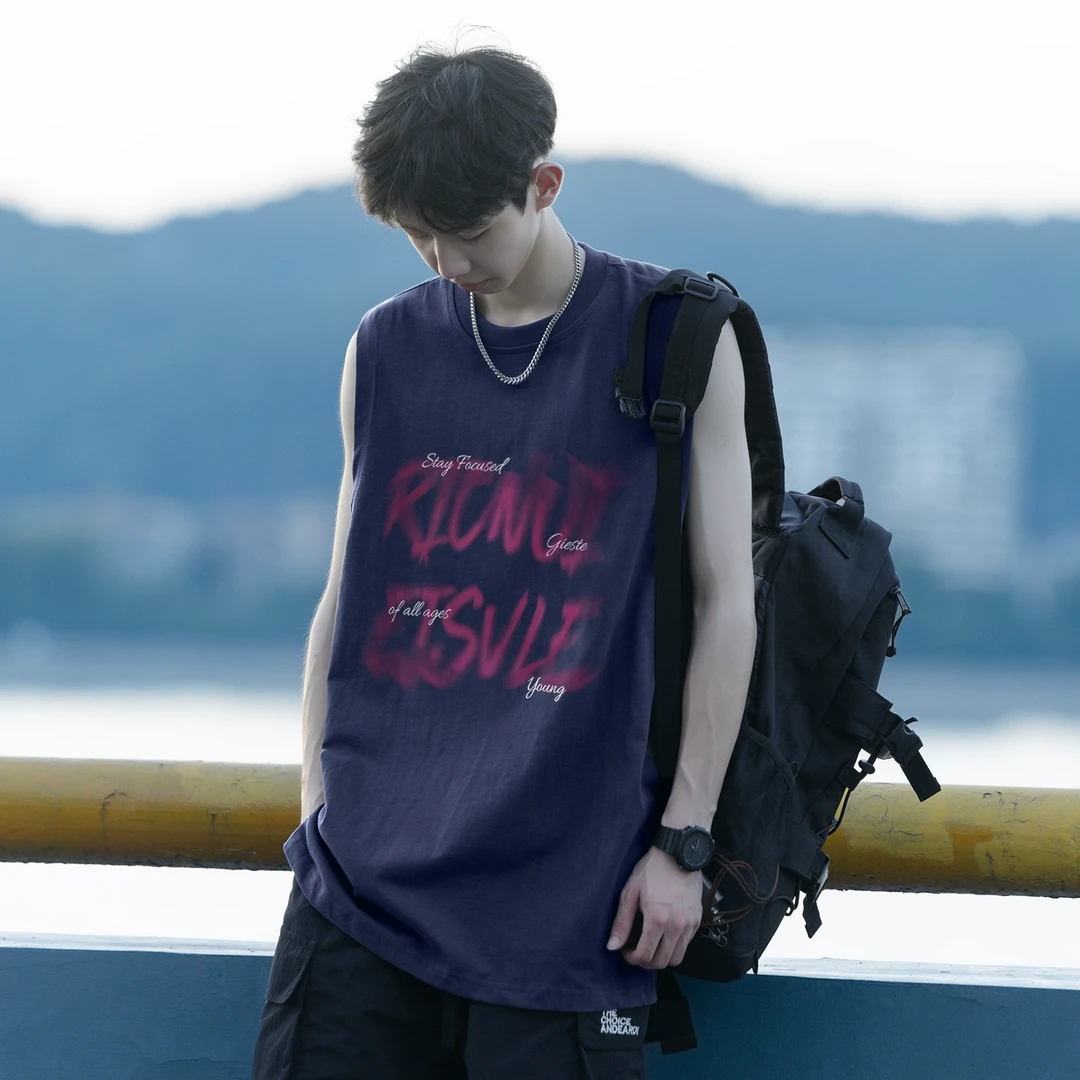 潮流粉色模糊字母背心男夏季2025潮流速干运动坎肩藏青色无袖T恤