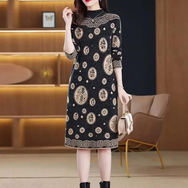 2025新款针织打底女中长款大码宽松显瘦连衣裙子半高领加厚毛衣裙