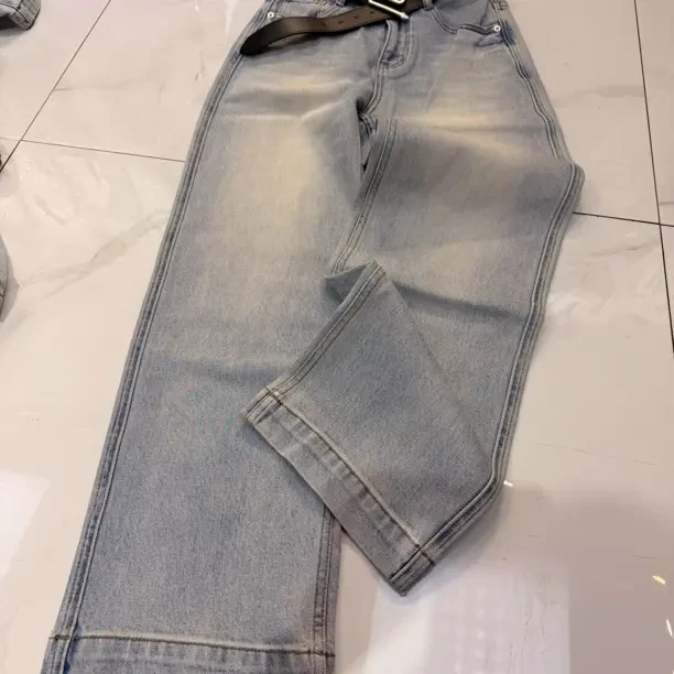 四季时尚有弹直筒高腰牛仔裤休闲风显瘦显高