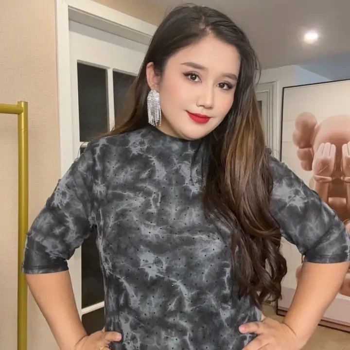 圆领宽松型复古港风街头风修身型短袖T恤常规常规款