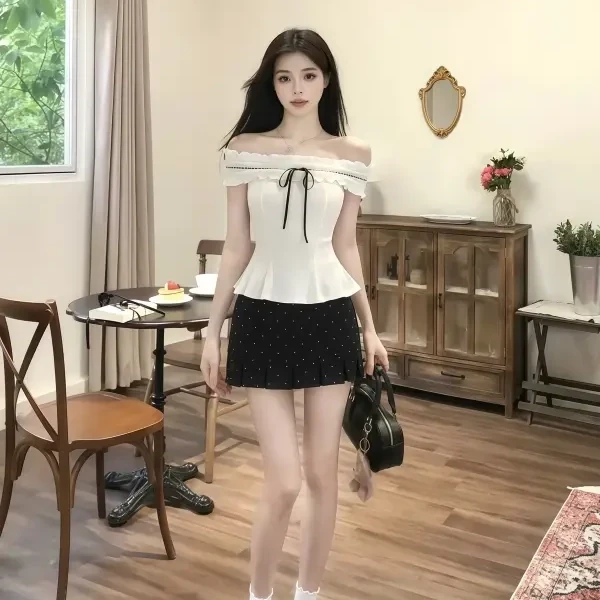 2025纯欲风甜辣妹花边一字肩上衣女夏季显瘦设计感波点半身裙套装