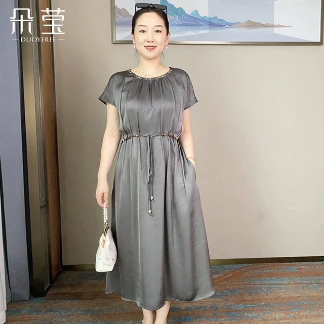 朵莹妈妈夏装气质收腰连衣裙中年女高贵缎面裙子中老年大码长裙50