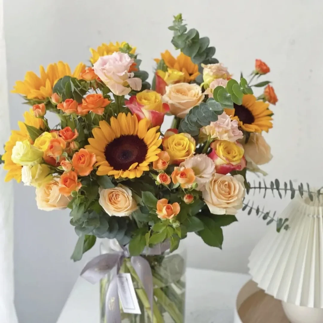 香槟玫瑰橙芭比向日葵混搭花束云南鲜花顺丰包邮家用配草
