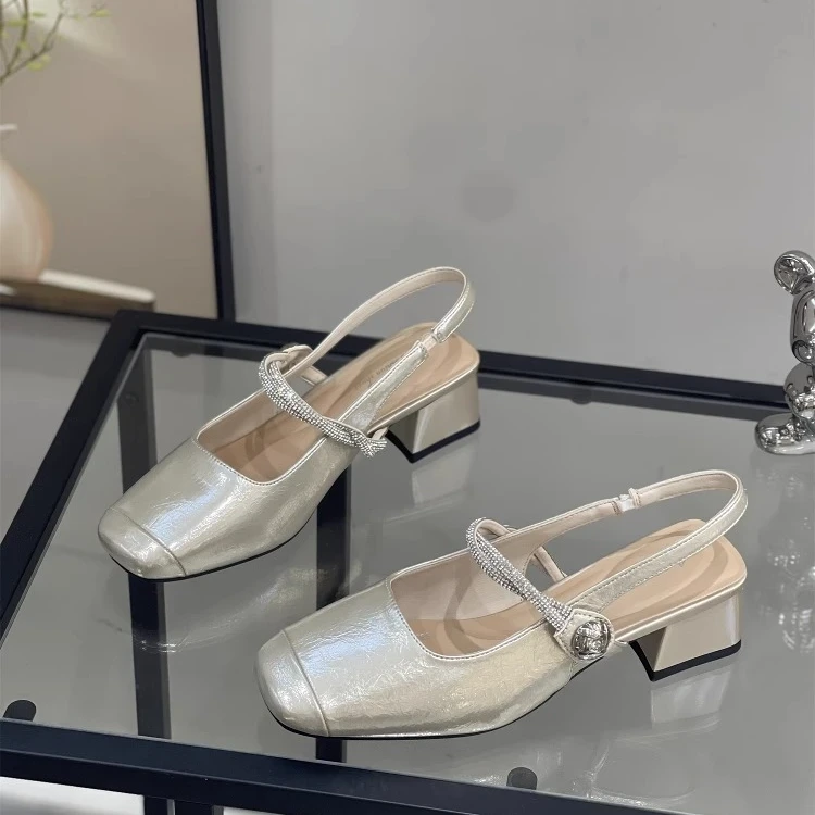 方头粗跟包头凉鞋女2025夏季新款百搭水钻一字带玛丽珍中跟单鞋