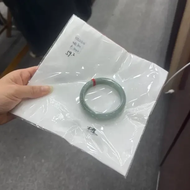 圈口天然翡翠正圈女士手镯镯子