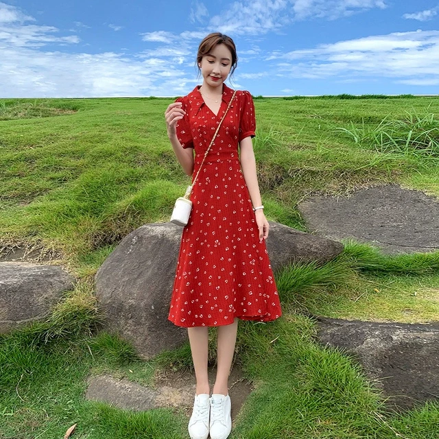 2023红色雪纺碎花连衣裙子女夏季2025新款泡泡袖显瘦气质收腰a字