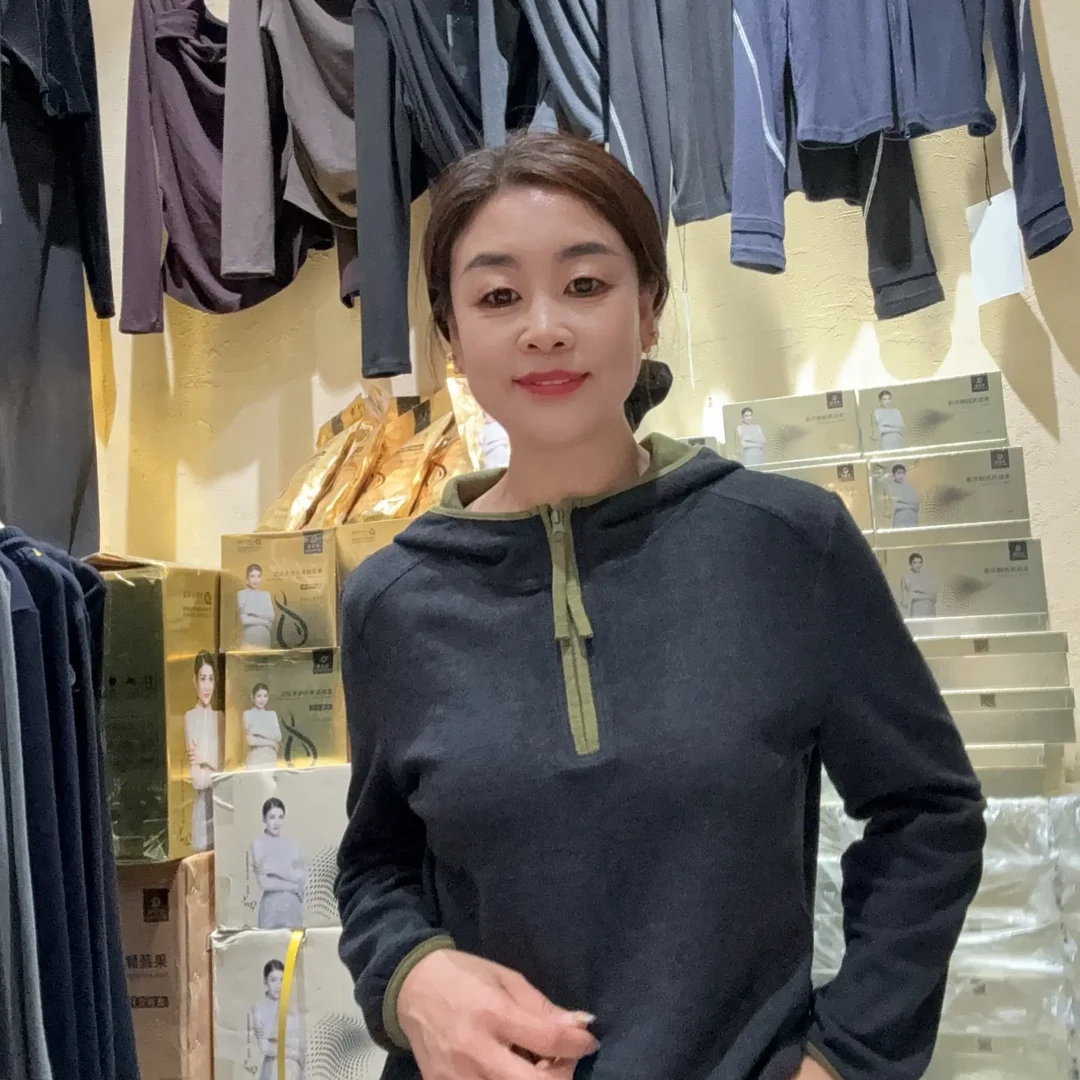 彦丽家常规款双面绒连帽休闲衣