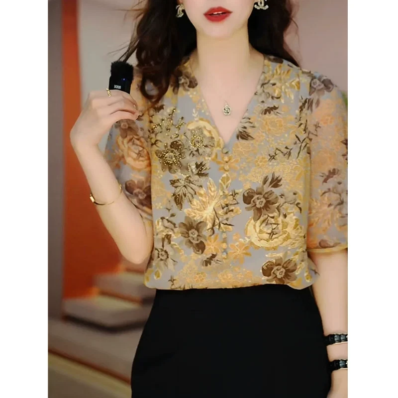 v领印花气质短袖衬衫女士2025夏季新款时尚显瘦减龄轻奢大码上衣