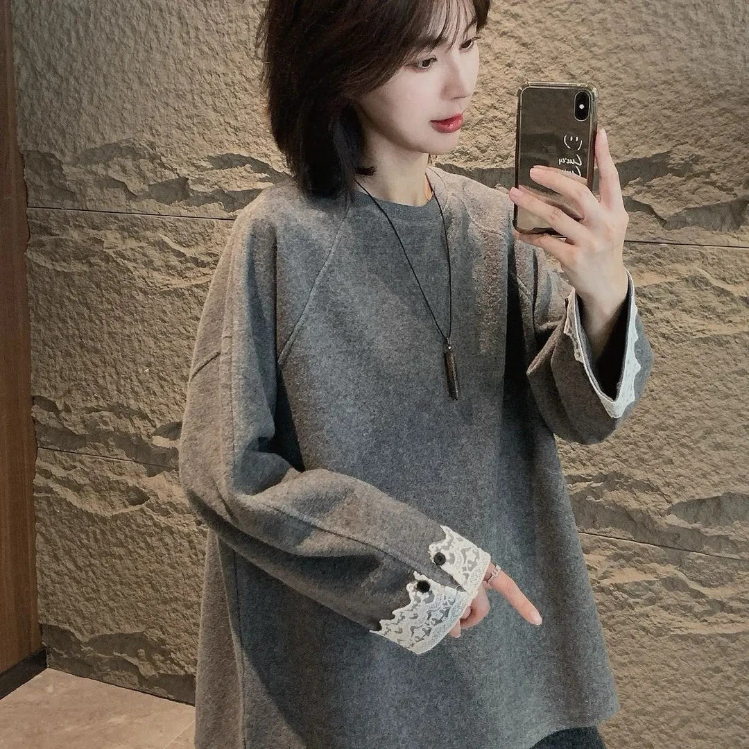 《朵妈衣橱》秋冬蕾丝拼接宽松圆领卫衣女百搭上衣