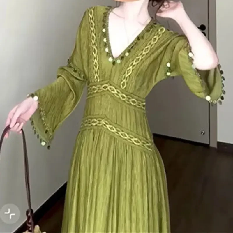 B143新中式牛油果绿亮片V领连衣裙女春季大码高级感气质显瘦长裙