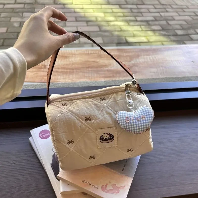 女包手提包化妆包便携式大容量旅行可爱卡通小众手拿包洗漱包Q855