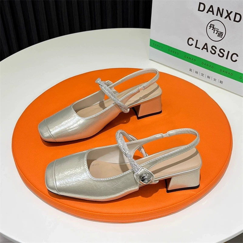 香槟方头粗跟包头凉鞋女2025年新款时尚水钻一字带玛丽珍后空单鞋