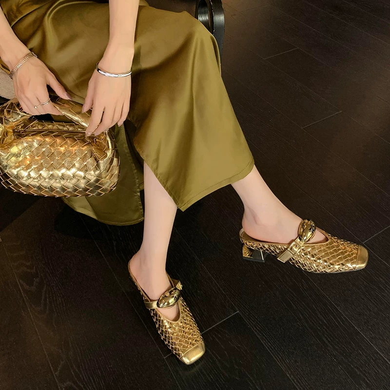 法式气质包头半拖女2025夏新款金属高级感一字拖编织镂空银色凉拖
