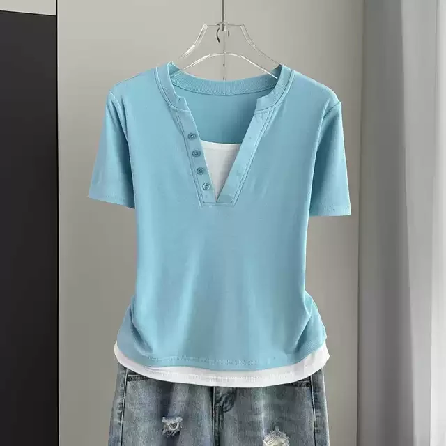 正肩短袖t恤2025夏季女新款撞色减龄假两件V领宽松遮肉螺纹上衣薄
