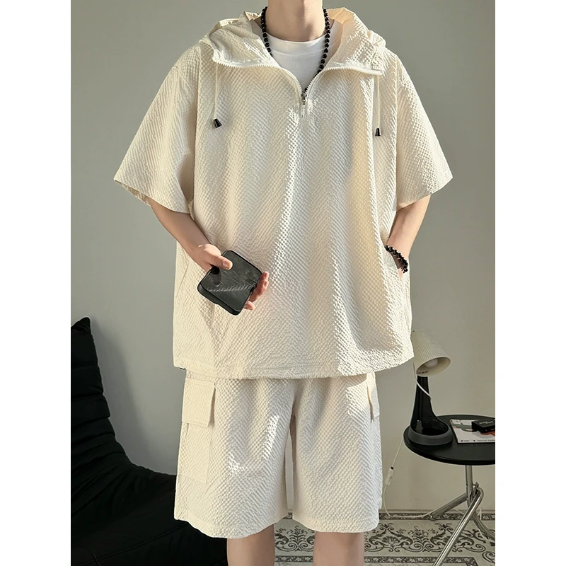 杏色泡泡纱夏季出游穿搭冲锋衣套装男连帽短袖短裤酷帅一整套穿搭