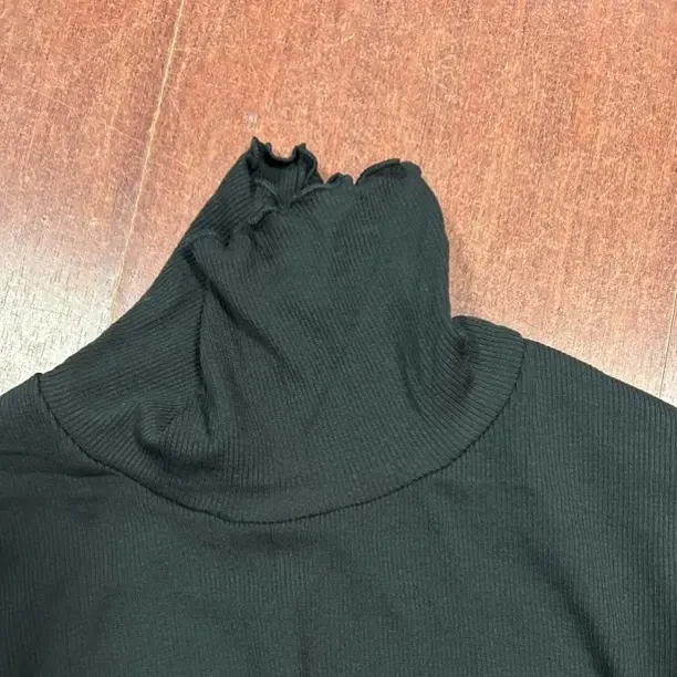 璐璐福利黑色高领打底衫